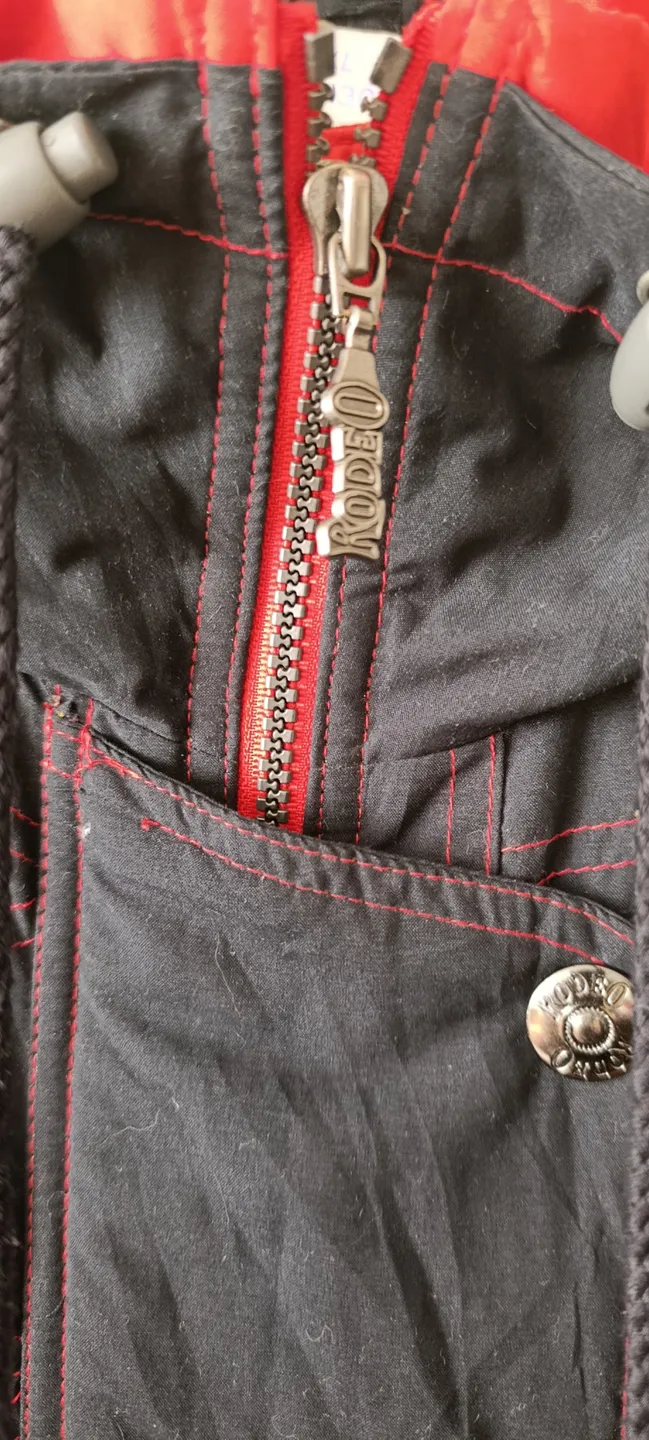 CHAMARRA NEGRO CON ROJO VARÓN - XL MARCA RODEO