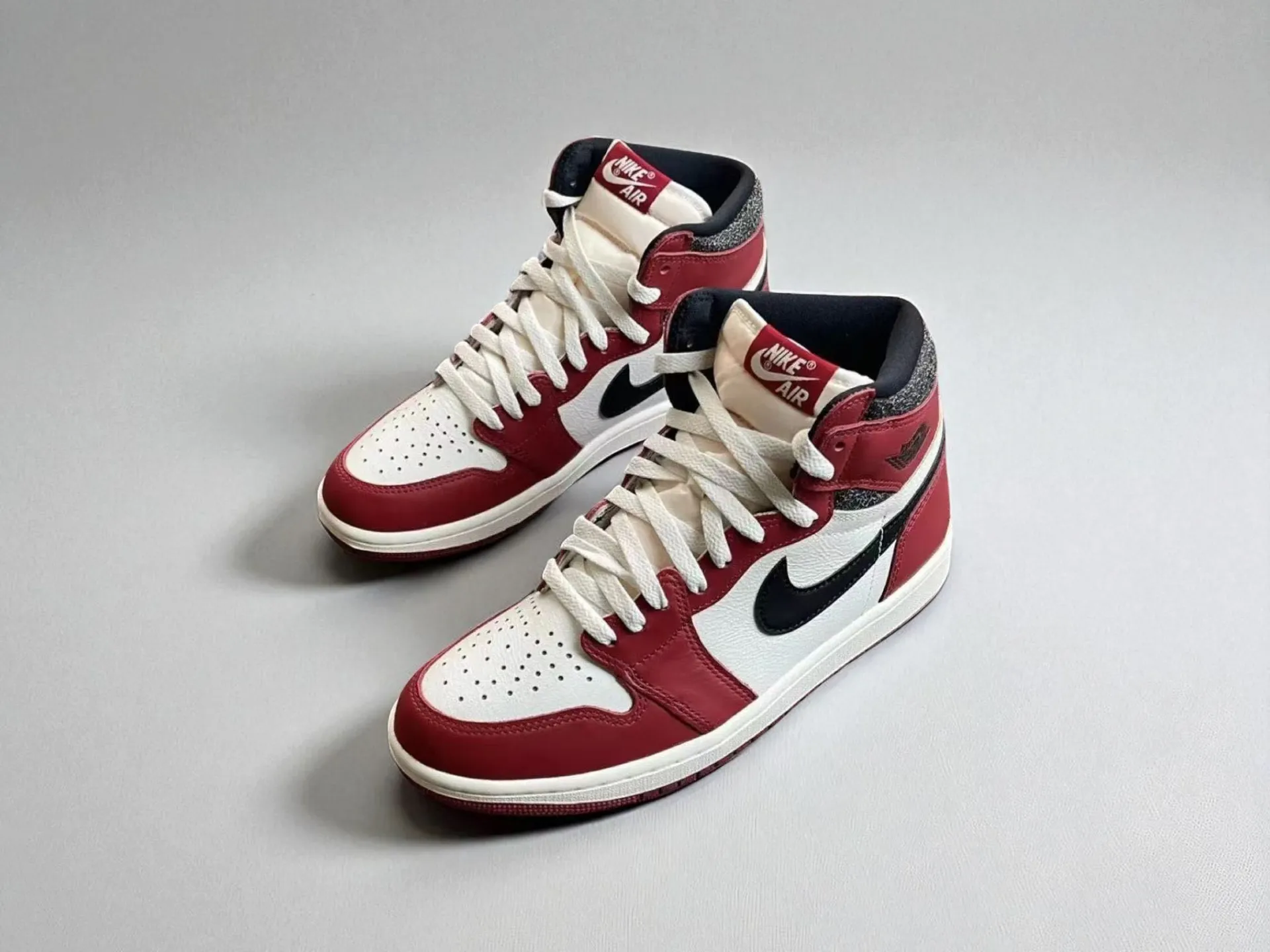  Nike Air Jordan 1 Retro High OG “Chicago”