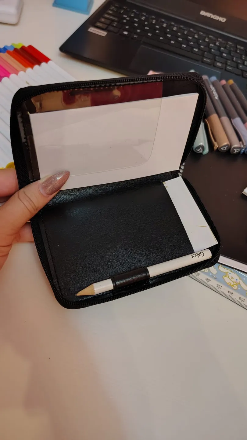 Libreta con estuche y lápiz negro