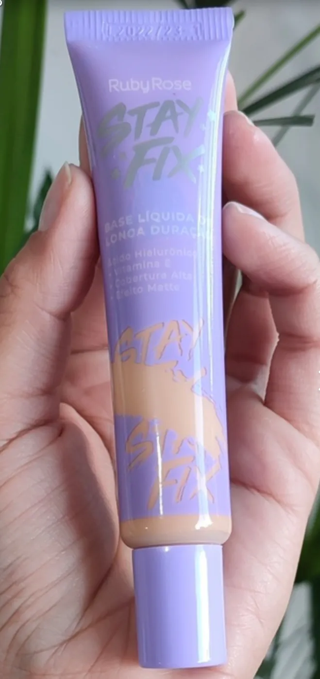 Bases de maquillaje Stay Fix de Ruby Rose 